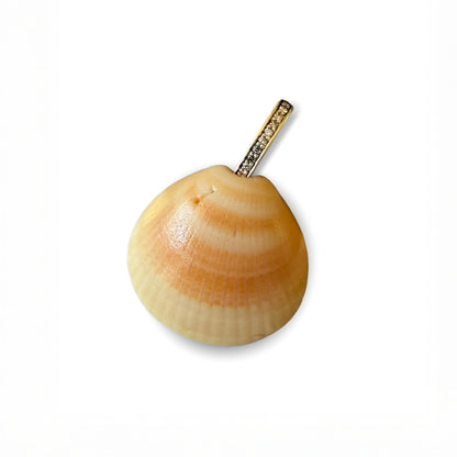 Cognac Diamonds Link Seashell Pendant