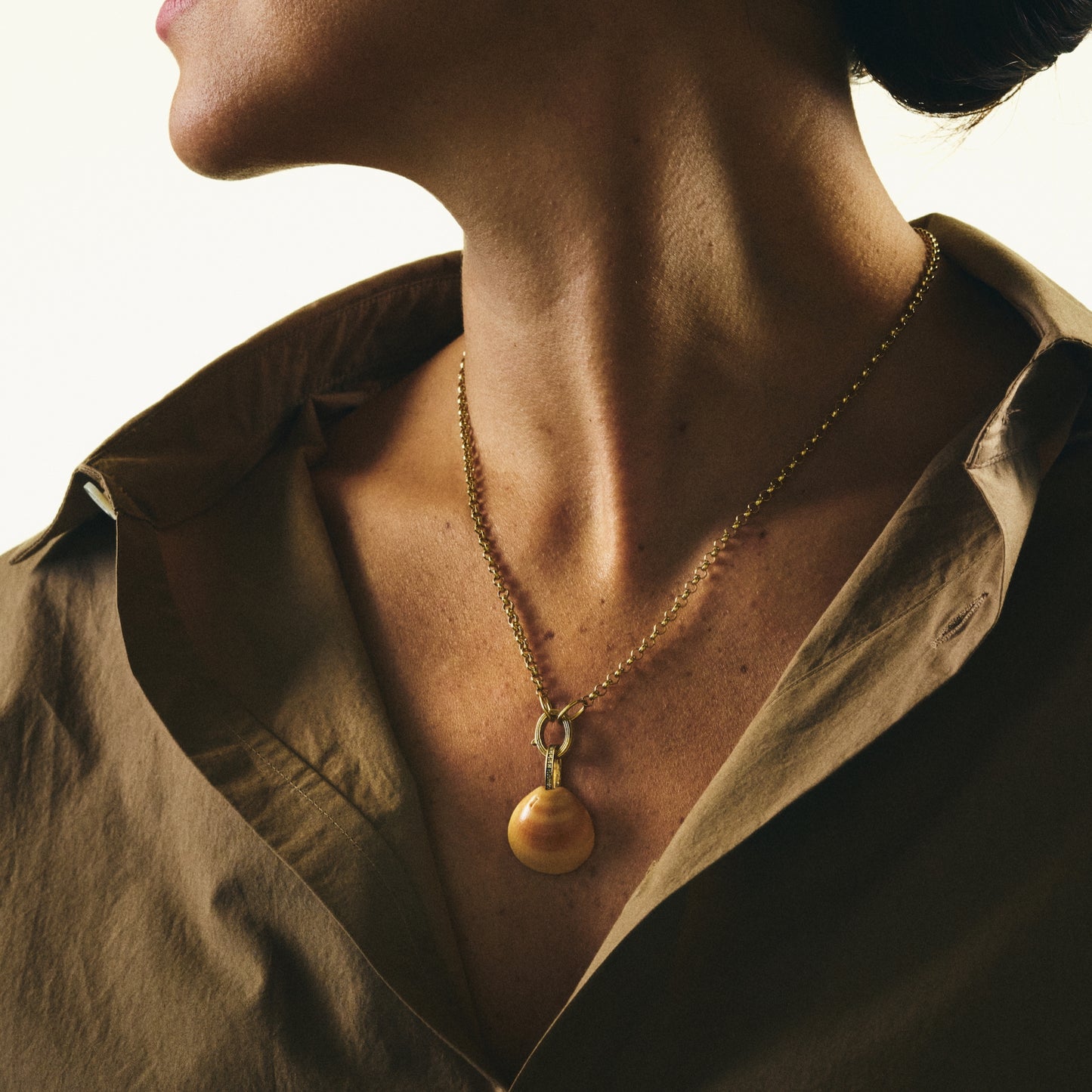 Cognac Diamonds Link Seashell Pendant